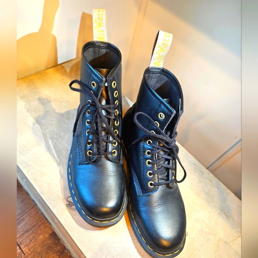 Dr. Martens Vegan 14045